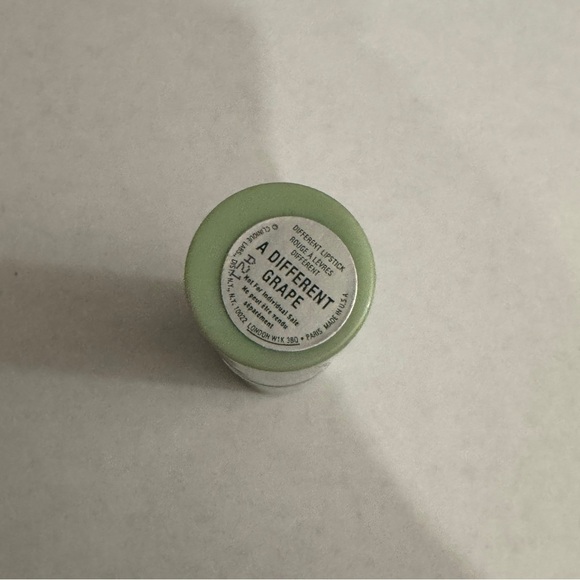 Clinique A Different Lipstick A Different Grape Lipstick - Picture 2 of 3